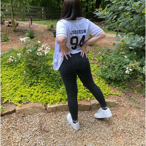 Welcome to my Poshmark! Instagram: @nicole.fresolone - Picture 6 of 7